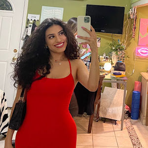 Meet your Posher, Estefania